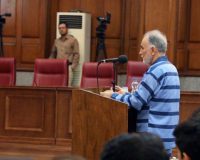 قاضی دادگاه نجفی مجازات شهادت دروغ را به مسعود استاد تفهیم کرد