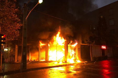آتش‌سوزی اموال مردم و  خرابی‌هایی که اتفاق افتاد، توسط منافقین و ضدانقلاب‌ها صورت گرفت