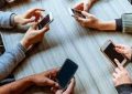 آیا تلفن همراه موجب انتقال کرونا می‌شود؟