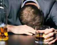 آمار کشته‌های مصرف الکل تقلبی دراهواز به ۹ نفررسید