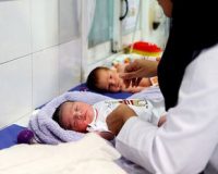 مادری در یزد پس از ۱۰ سال نازایی، چهار قلو به دنیا آورد