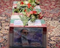 مراسم تدفین پیکر شهید فخری زاده در امامزاده صالح برگزار شد