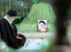 حضور رهبر انقلاب در حرم امام (ره) در آستانه دهه فجر