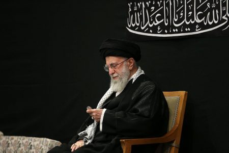 مراسم عزاداری شب عاشورا با حضور رهبر معظم انقلاب برگزار شد