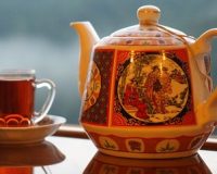 چایِ کهنه درد معده می‌آورد