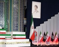 ادای احترام  به پیکر مطهر رهبر شهید انقلاب؛ حضرت آیت الله العظمی خامنه ای(ره)