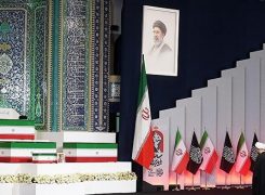 ادای احترام  به پیکر مطهر رهبر شهید انقلاب؛ حضرت آیت الله العظمی خامنه ای(ره)