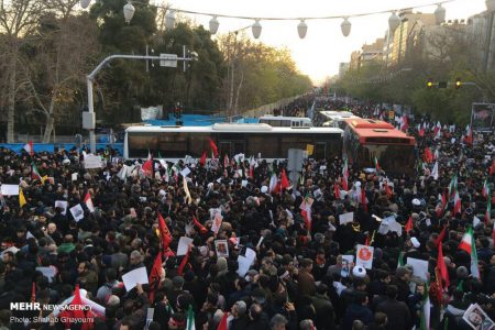 پیکر شهید سلیمانی و همرزمان شهیدش وارد دانشگاه تهران شد