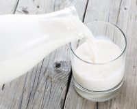 در زمان تب میتوانیم شیر بخوریم؟