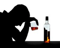 غرغره کردن الکل تاثیری در پیشگیری ویروس کرونا ندارد