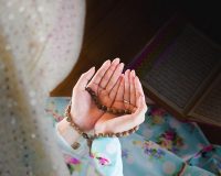 متصدیان امر نماز خود را مخاطب اقیموا الصلاة بدانند