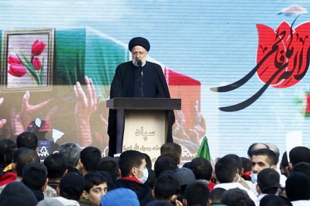 دولت با همه توان تلاش می‌کند تا  ایران قوی شکل گیرد