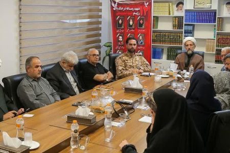 حفظ عزت و آبروی ملی را نباید با برخی چیزهای بی‌ارزش معامله کنیم