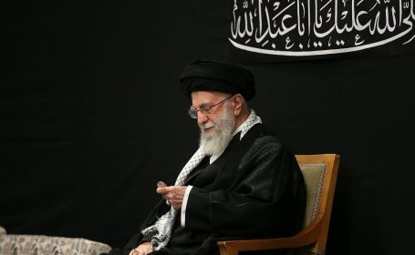 مراسم عزاداری شب عاشورا با حضور رهبر معظم انقلاب برگزار شد
