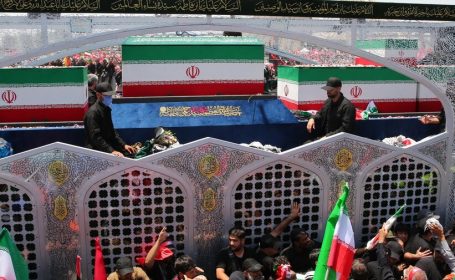 پیش بینی ورود ۱۰ میلیون زائر به مشهد پیش بینی ورود ۱۰ میلیون زائر به مشهد