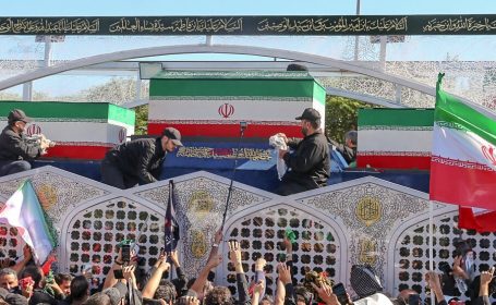 معناشناسی ارتباطات انسانی در مراسم تشییع « آقای شهید ایران» معناشناسی ارتباطات انسانی در مراسم تشییع « آقای شهید ایران»