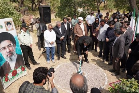 کلنگ احداث «باغ پارک قرادآباد » شهرداری قزوین به زمین زده شد
