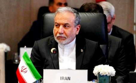 ما در برابر تهدیدات به هیچ وجه سر خم نخواهیم کرد